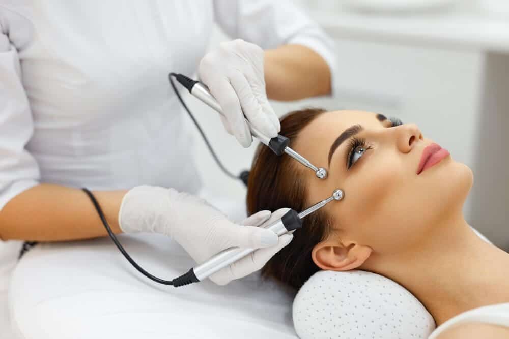 microcurrent-facial-therapy-health-benefits-and-the-side-effects