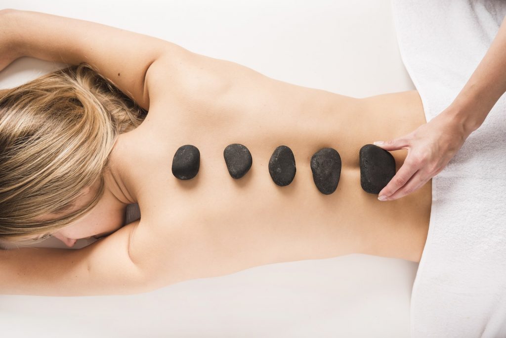 kopen Ploeg borstel What Are The Health Benefits Of A Hot Stone Body Massage?